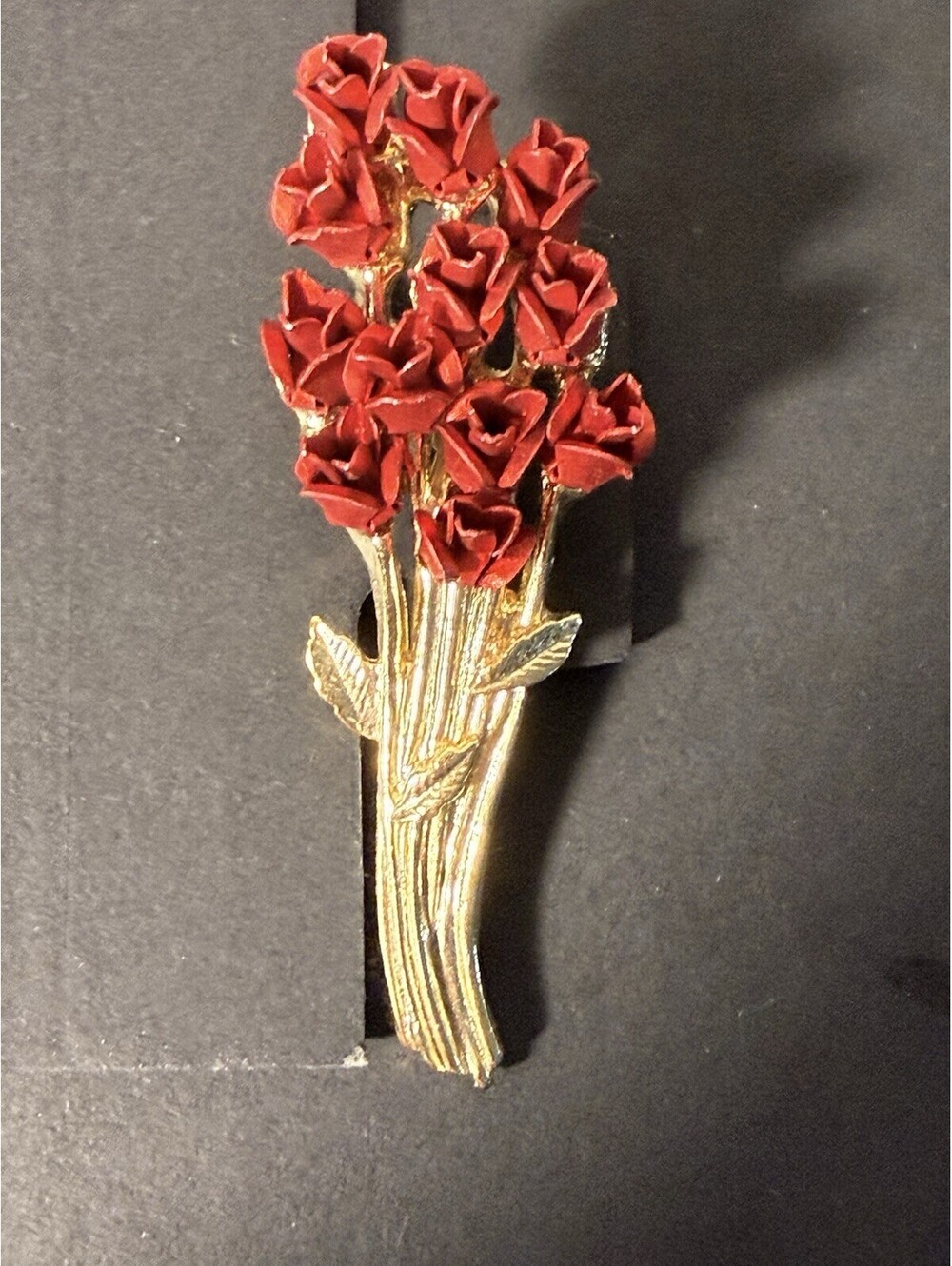 Vintage DM 97 Signed Bouquet Of A Dozen Red Roses 2.25” Gold Tone & Red Brooch